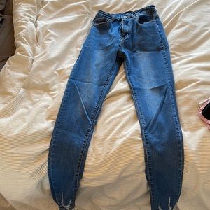High waisted jeans with fridged bottom